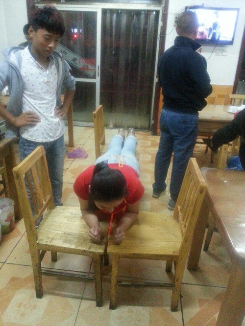 学员们在闲暇之于比试功夫2